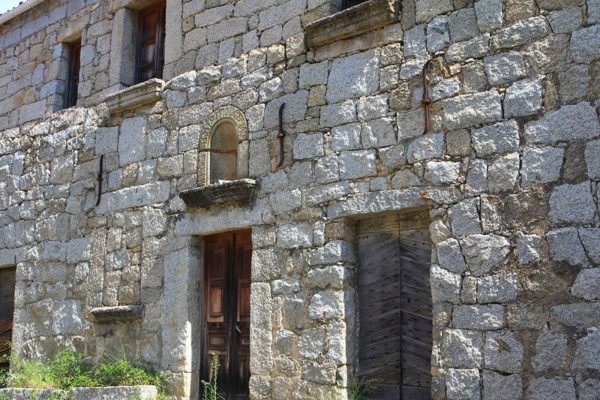 histoire-facade-village-levie